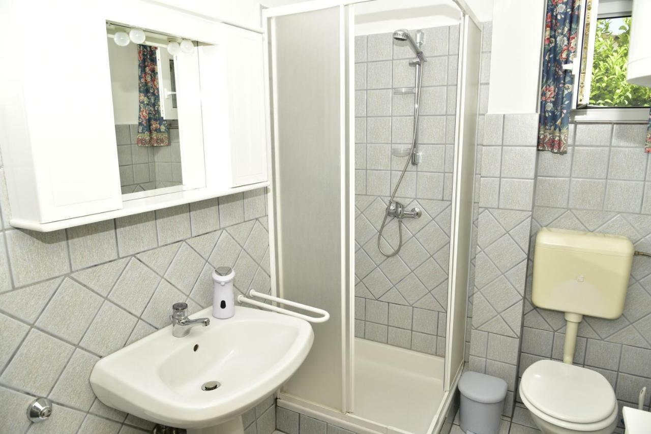 Apartment Blumen Oase Malinska Esterno foto